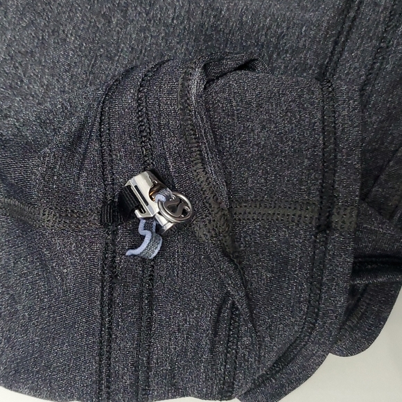 Lululemon back on track size 4 black and purple haze - Picture 7 of 8